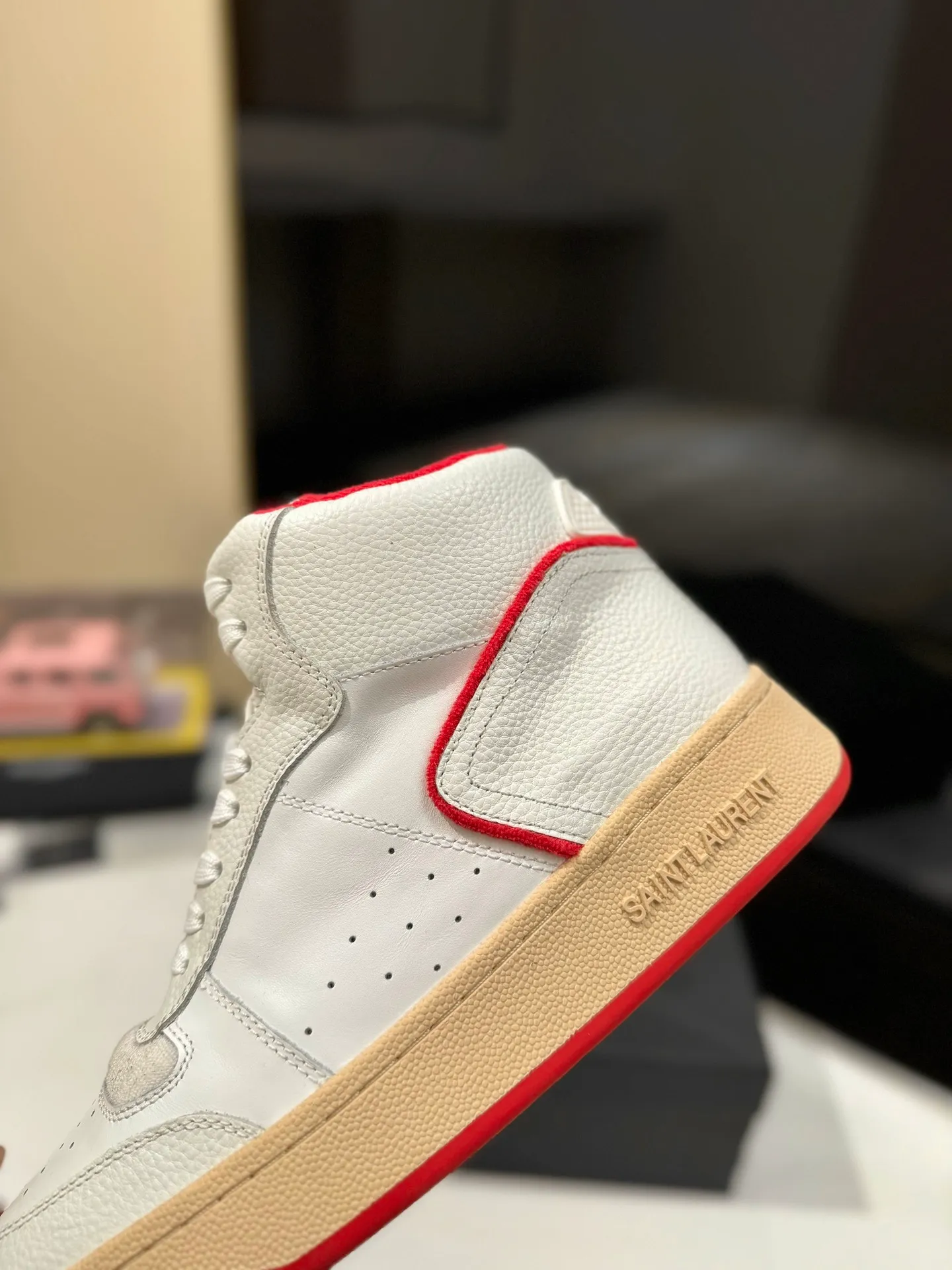 👟👟Ex-factory price 680👟👟 [High version for couples] YSL SAINT LAURENT Yves Saint Laurent SL61, the latest popular casual series in spring and summer...👍👍 Yves Saint Laurent SL61, original purchase, 1:1 replica, fresh blood injection and casual retro design, super good-looking and versatile, the upper is made of cowhide punching and splicing, the upper is super soft , lightweight and comfortable to match with sweatshirts, it is recommended to have one pair in each hand😁 ✅Fabric: Original customized cowhide ➕Punching process ➕Last process ✅Inner lining: Original towel lining ✅Feet: Original customized cowhide ✅Outsole: Original molded two-color bottom ✅Packaging: Original full set of packaging ✅Code number: 35-46 (Female 41.42. Male 38.45.46 Customized, non-returnable)